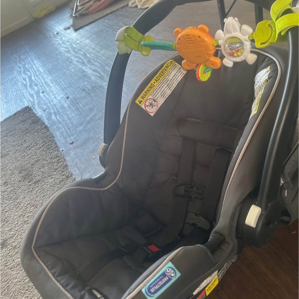 Graco Black Car Seat with Toy Bar